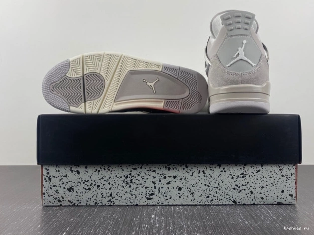 4  Jordan AQ9129-001 Moments Retro  Frozen 0822